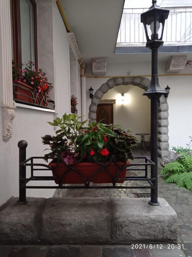 Rynok 25 Modern Lviv Center Apartment Bagian luar foto