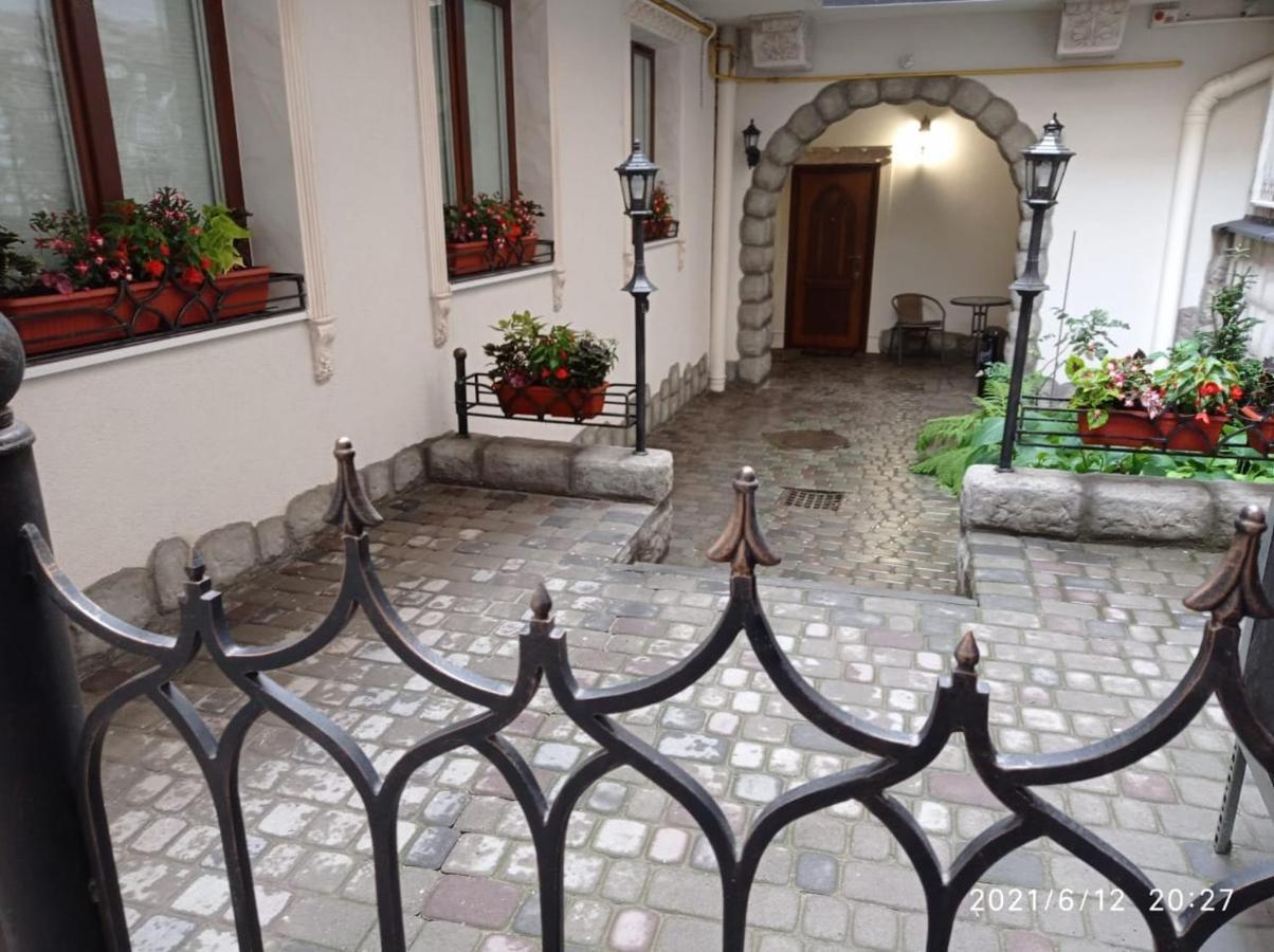 Rynok 25 Modern Lviv Center Apartment Bagian luar foto